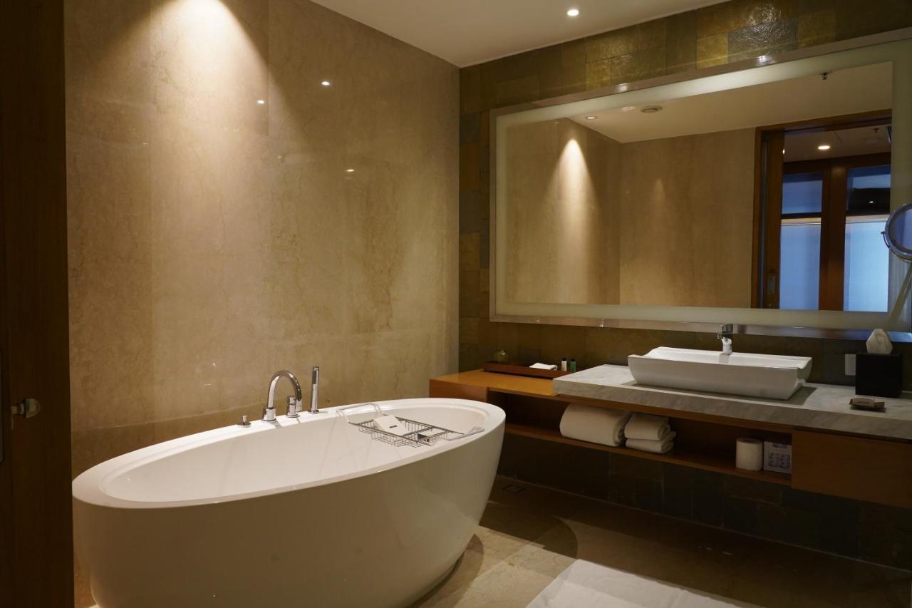 Marriott Executive Apartments Hyderabad Exterior foto
