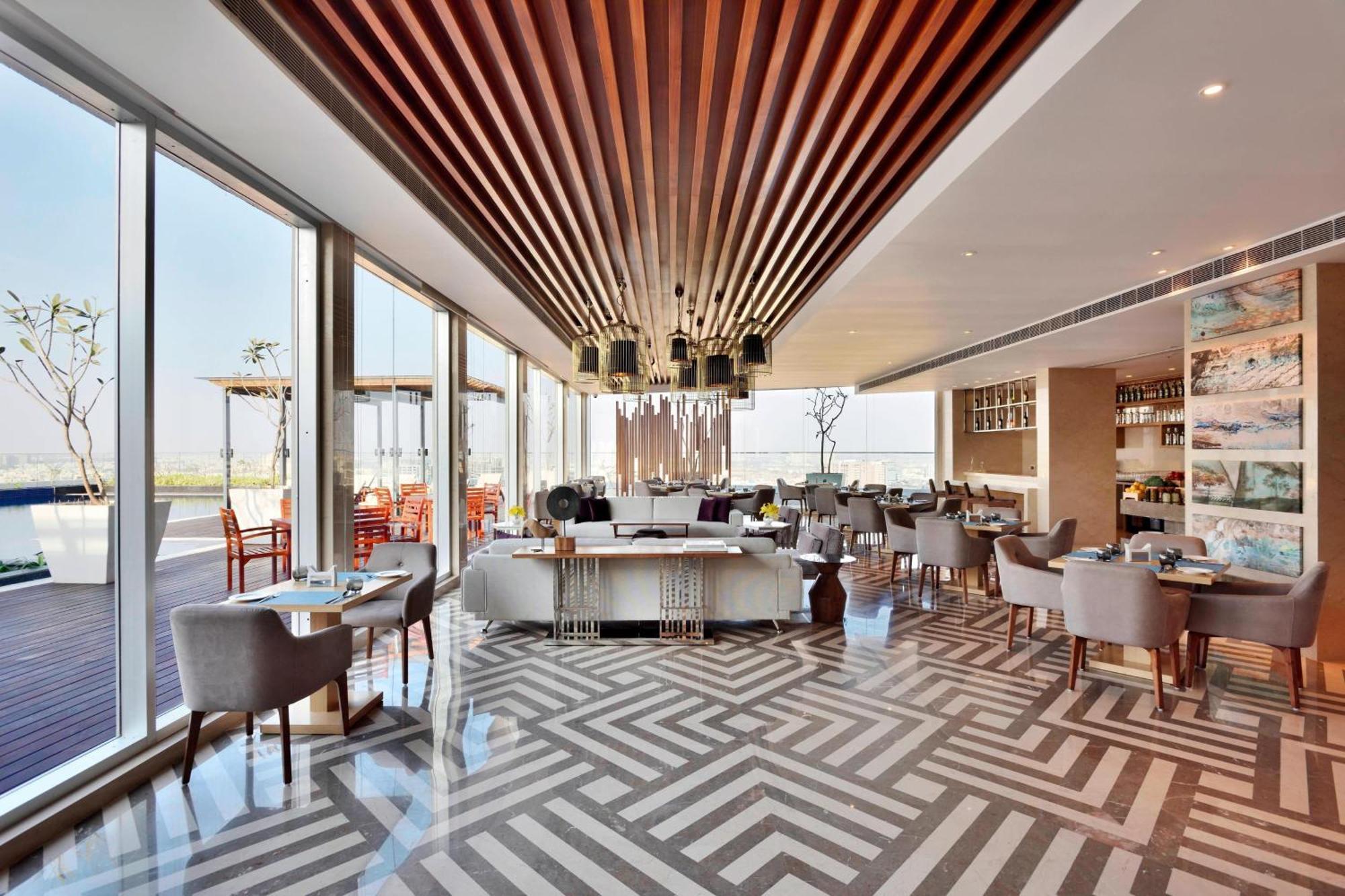 Marriott Executive Apartments Hyderabad Exterior foto