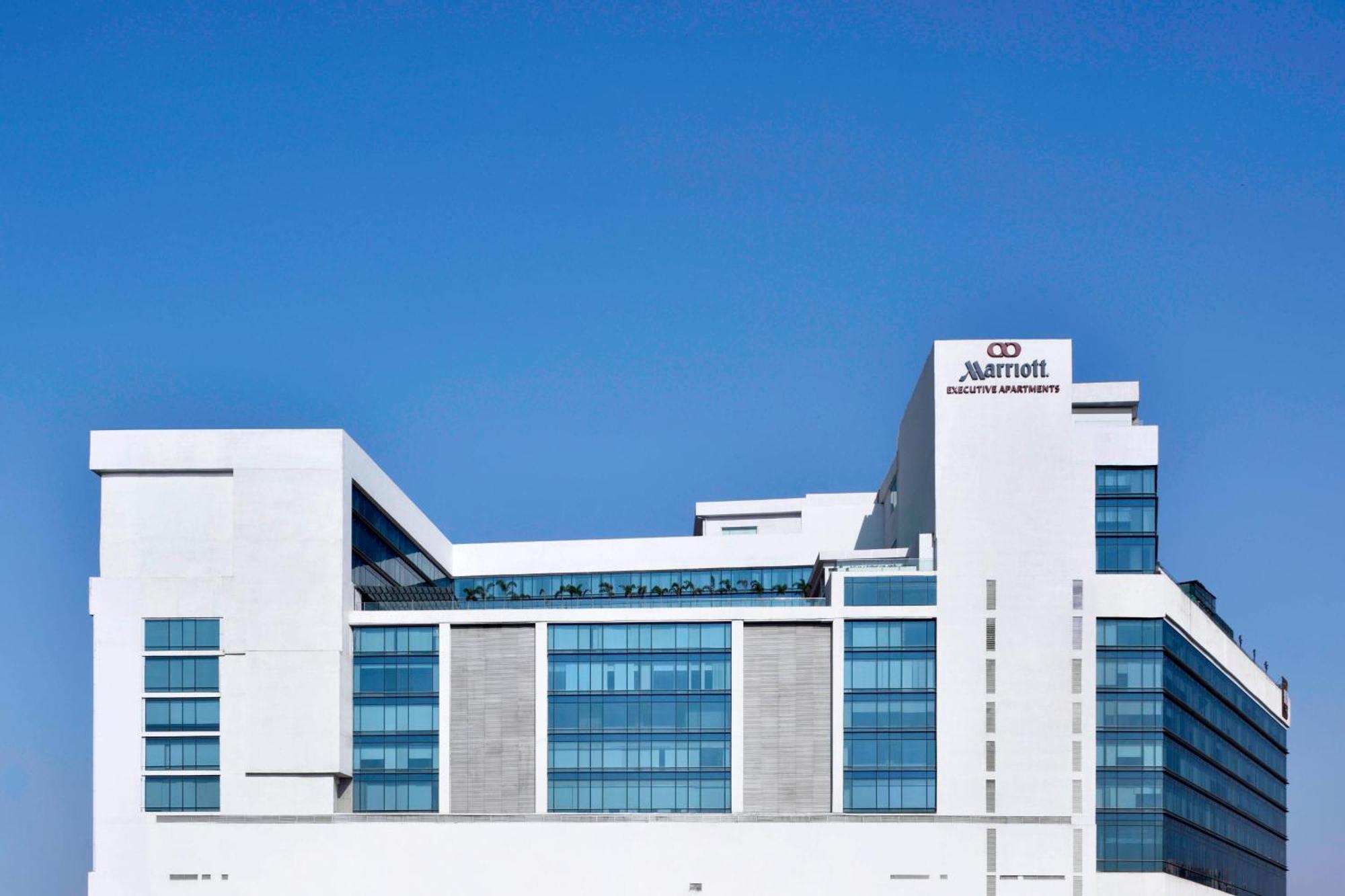 Marriott Executive Apartments Hyderabad Exterior foto